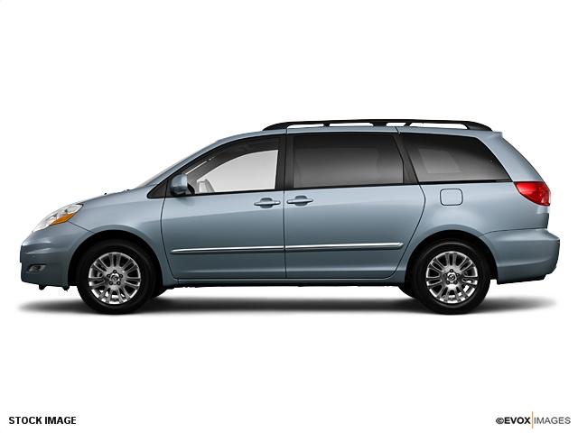 Photo of 2010 Toyota Sienna