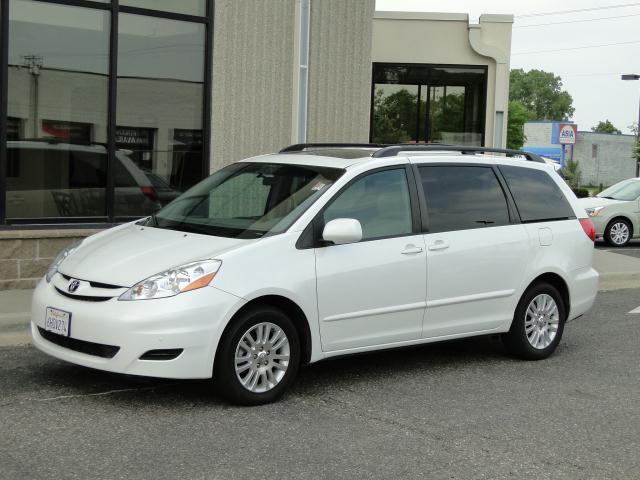 Photo of 2010 Toyota Sienna