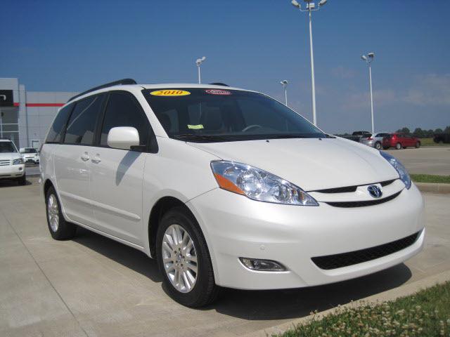 Photo of 2010 Toyota Sienna