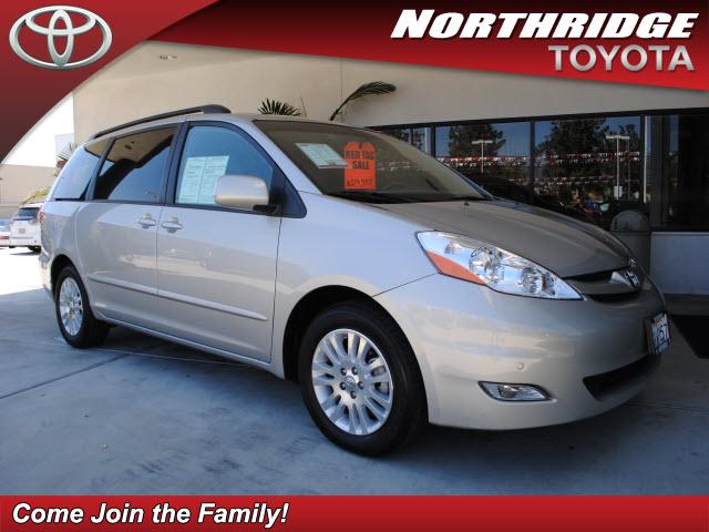 Photo of 2010 Toyota Sienna
