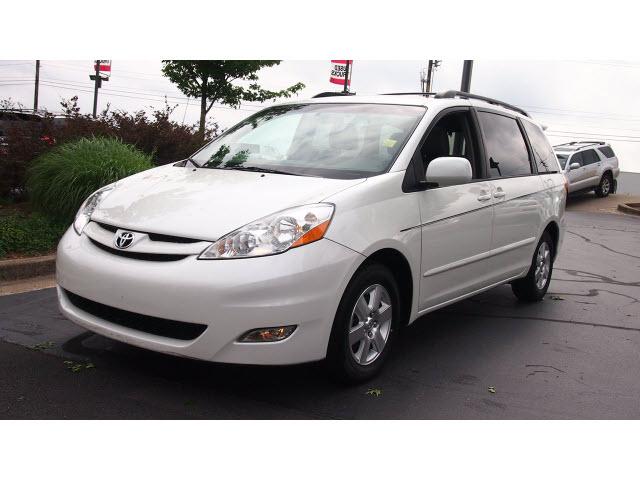 Photo of 2010 Toyota Sienna