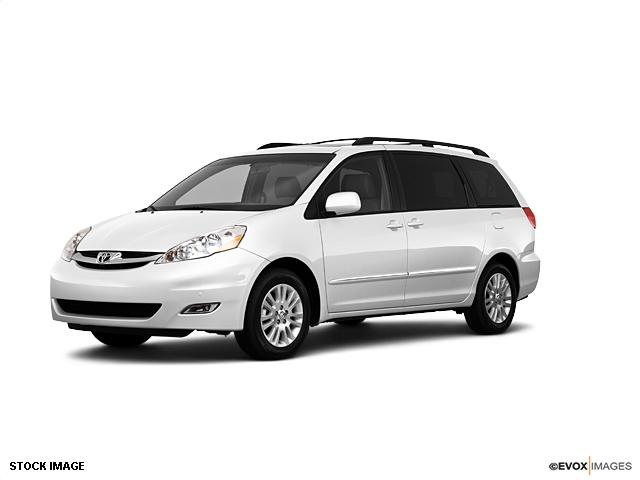 Photo of 2010 Toyota Sienna