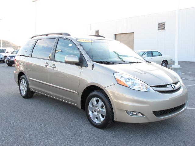 Photo of 2010 Toyota Sienna