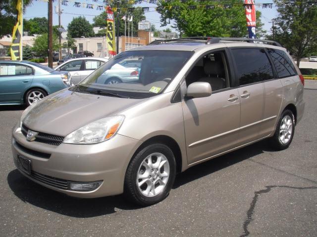 Photo of 2005 Toyota Sienna