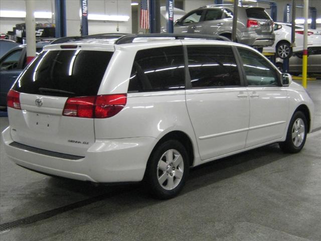 Photo of 2004 Toyota Sienna