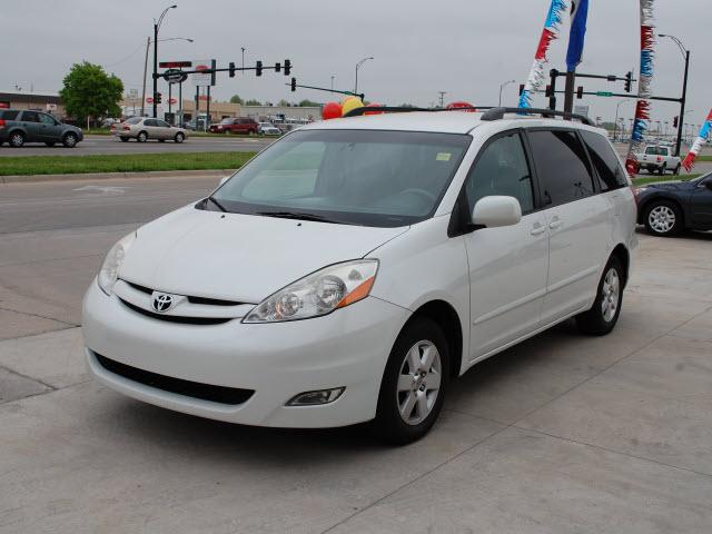 Photo of 2006 Toyota Sienna