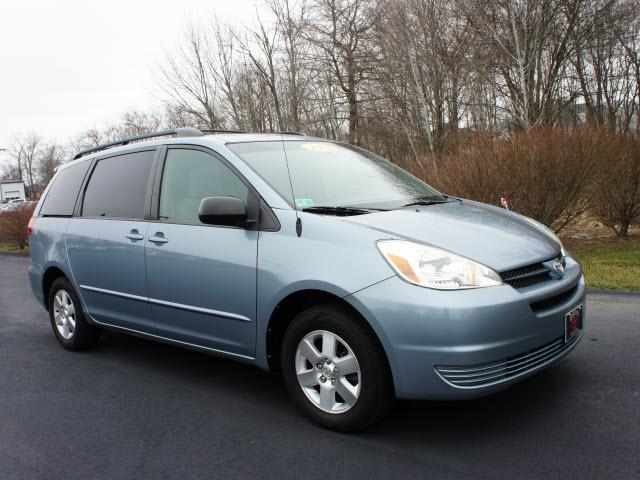 Photo of 2004 Toyota Sienna