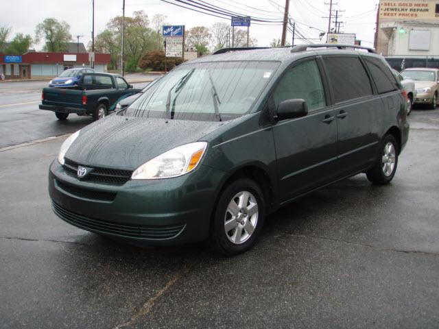 Photo of 2004 Toyota Sienna