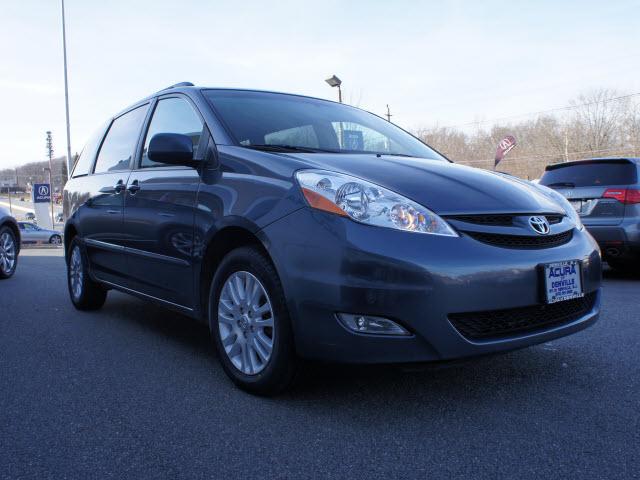 Photo of 2008 Toyota Sienna