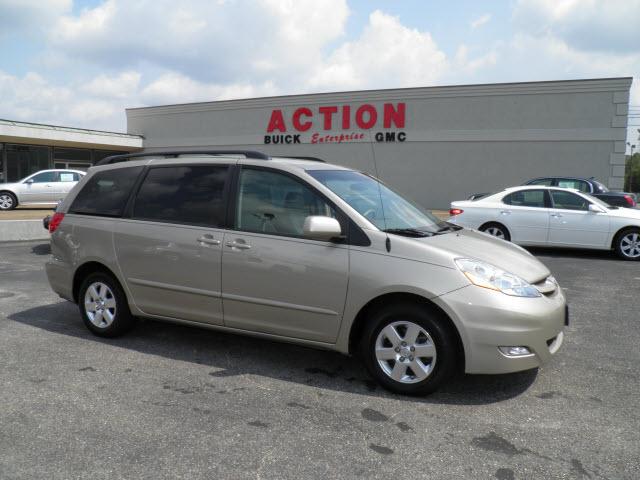 Photo of 2008 Toyota Sienna