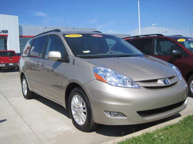 Photo of 2009 Toyota Sienna