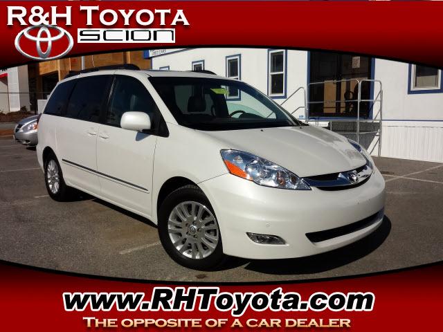 Photo of 2008 Toyota Sienna