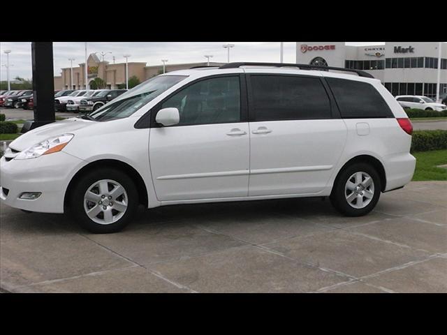 Photo of 2009 Toyota Sienna