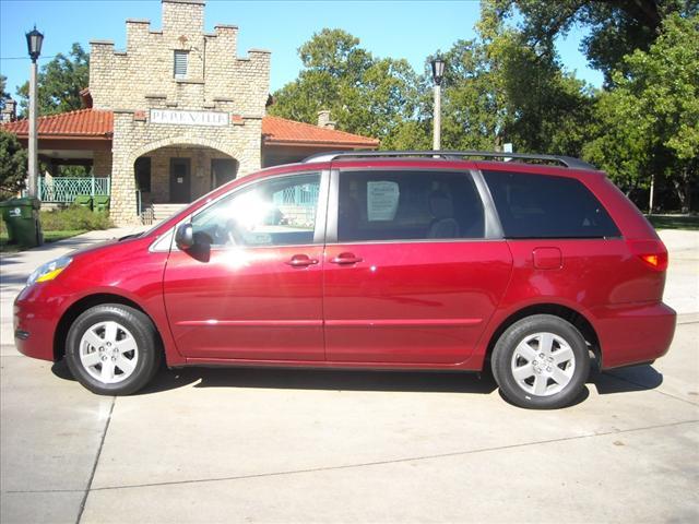 Photo of 2009 Toyota Sienna