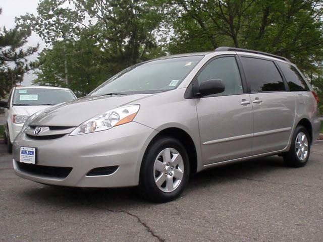 Photo of 2009 Toyota Sienna
