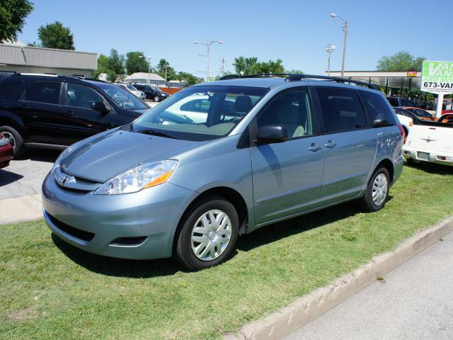 Photo of 2009 Toyota Sienna