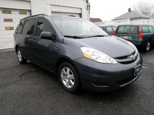 Photo of 2009 Toyota Sienna