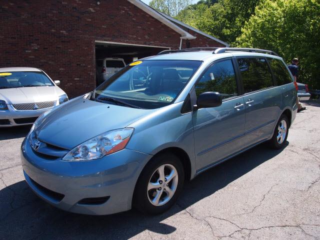 Photo of 2008 Toyota Sienna