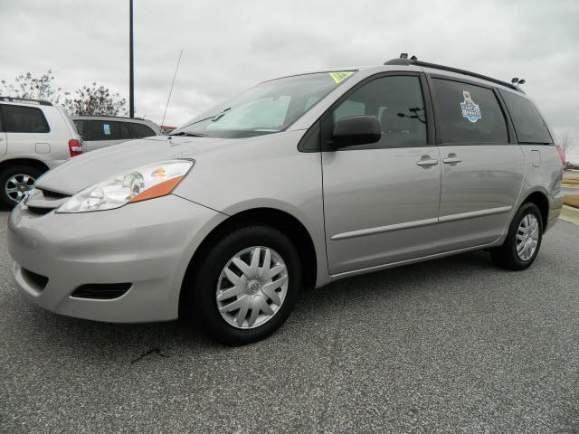 Photo of 2008 Toyota Sienna