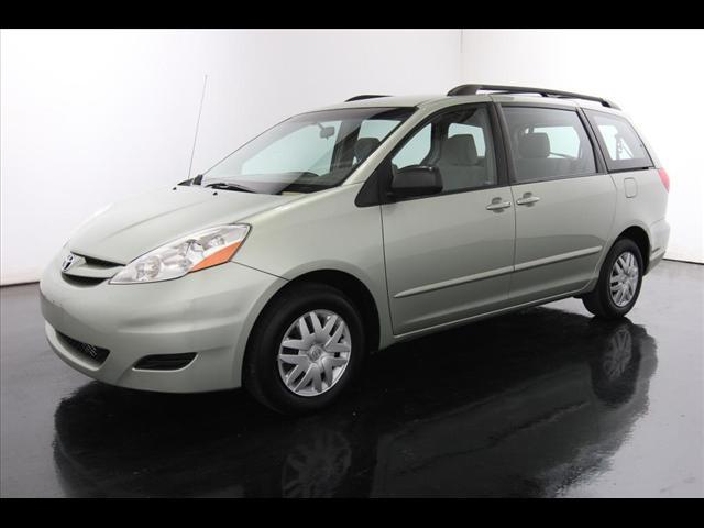 Photo of 2007 Toyota Sienna