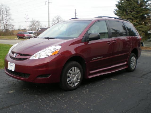 Photo of 2008 Toyota Sienna