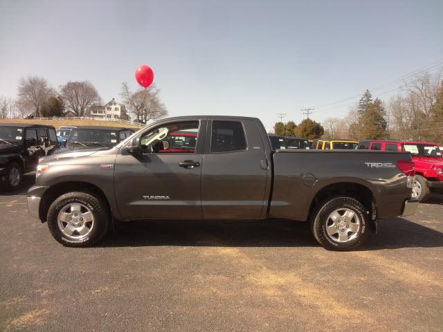 Photo of 2011 Toyota Tundra