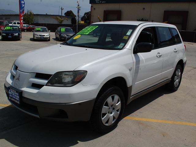 Photo of 2003 Mitsubishi Outlander