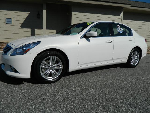 Photo of 2011 Infiniti G37