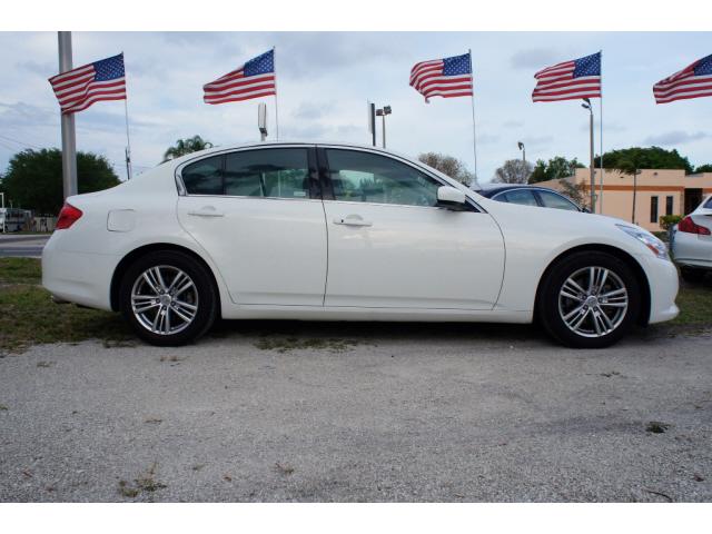 Photo of 2011 Infiniti G37 Sedan