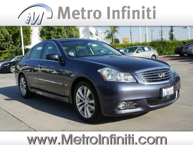 Photo of 2010 Infiniti M35