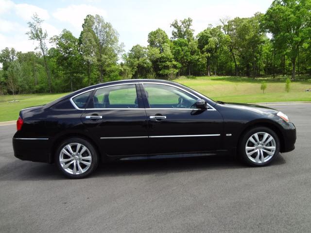 Photo of 2010 Infiniti M35
