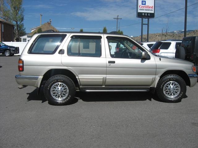 Photo of 1998 Nissan Pathfinder