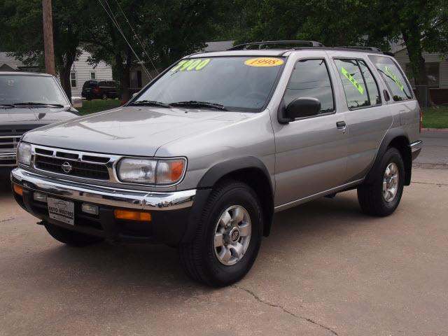 Photo of 1998 Nissan Pathfinder
