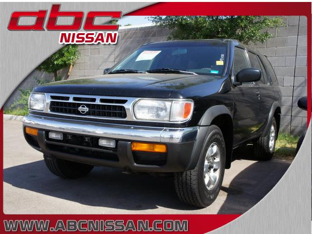 Photo of 1997 Nissan Pathfinder
