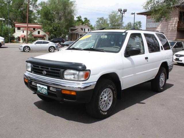 Photo of 1999 Nissan Pathfinder