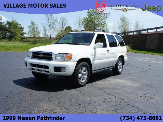 Photo of 1999 Nissan Pathfinder