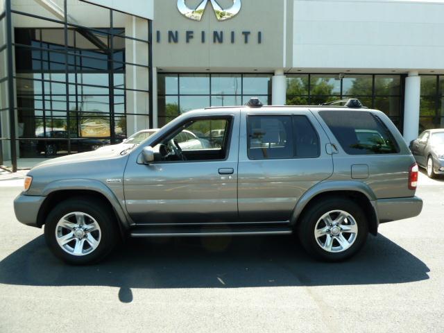 Photo of 2004 Nissan Pathfinder