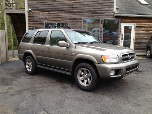 Photo of 2004 Nissan Pathfinder