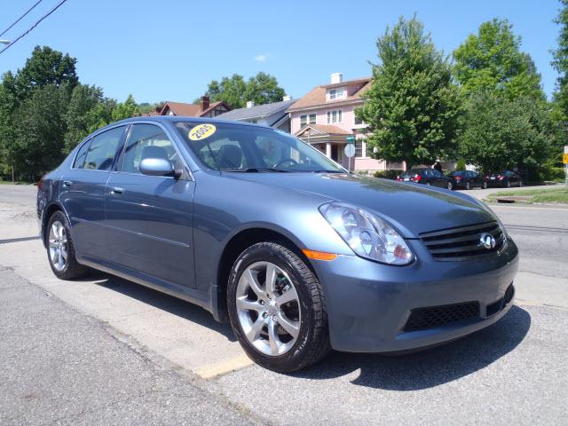 Photo of 2005 Infiniti G35