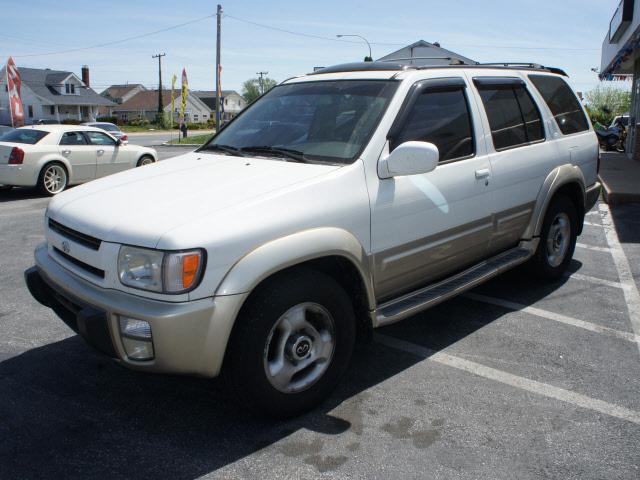 Photo of 2000 Infiniti QX4