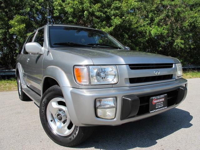 Photo of 1999 Infiniti QX4