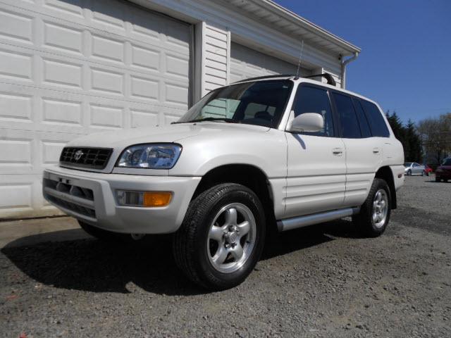 Photo of 1999 Toyota RAV4