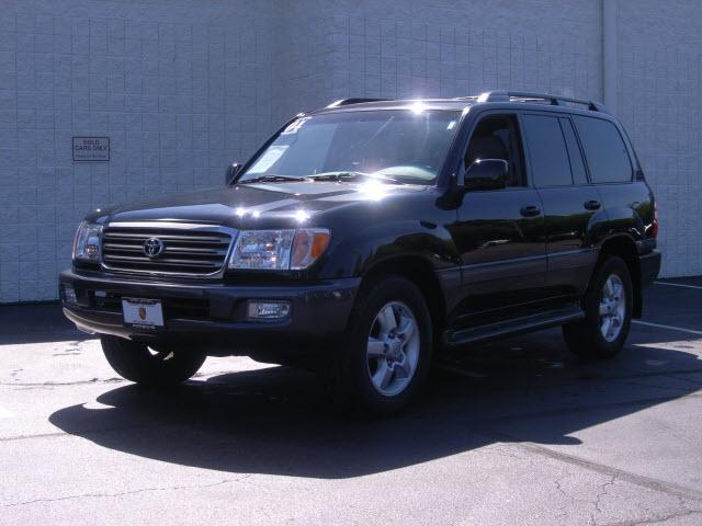 Photo of 2004 Toyota Land Cruiser