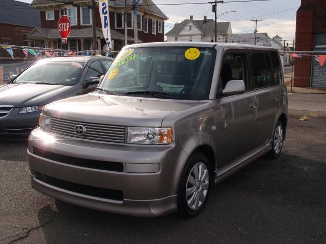Photo of 2005 Scion xB