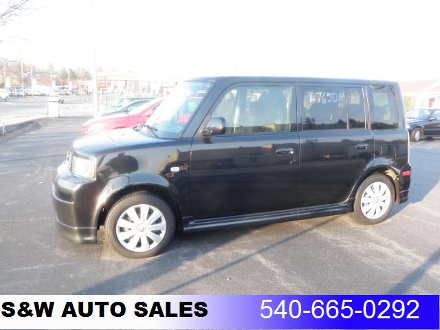 Photo of 2005 Scion xB