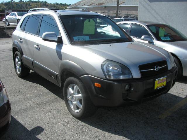 Photo of 2005 Hyundai Tucson