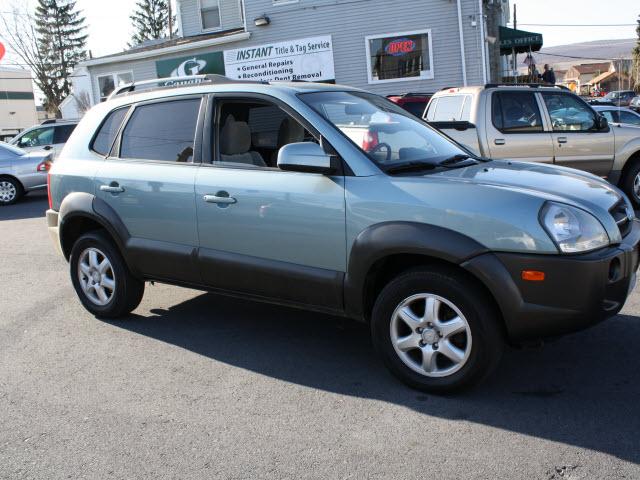 Photo of 2005 Hyundai Tucson