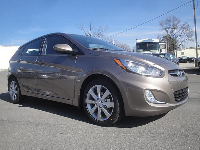 Photo of 2012 Hyundai Accent