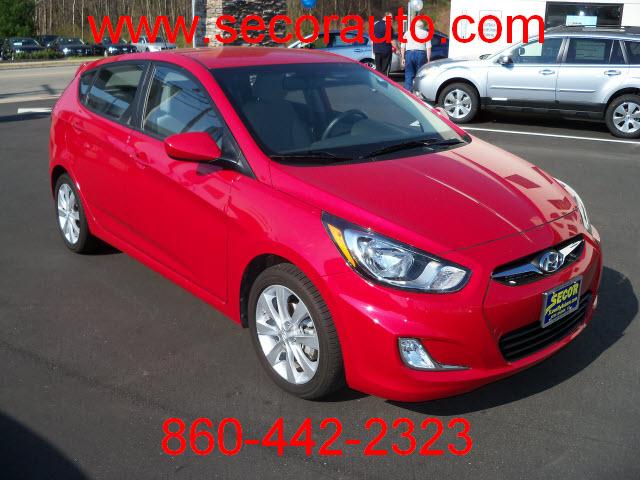 Photo of 2012 Hyundai Accent