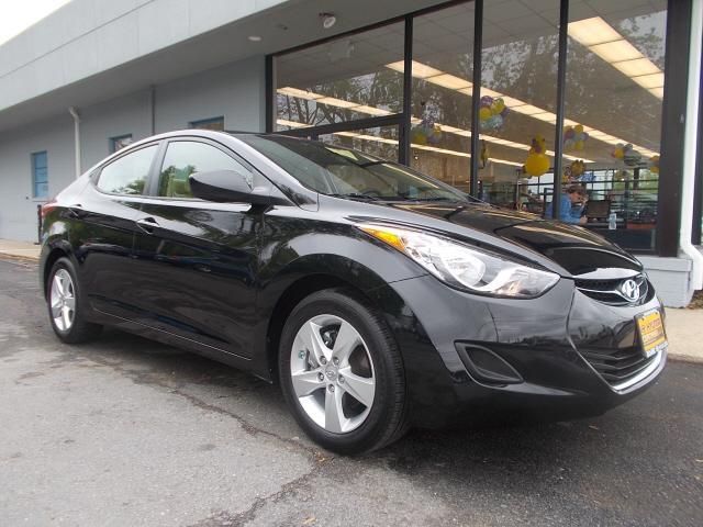 Photo of 2011 Hyundai Elantra